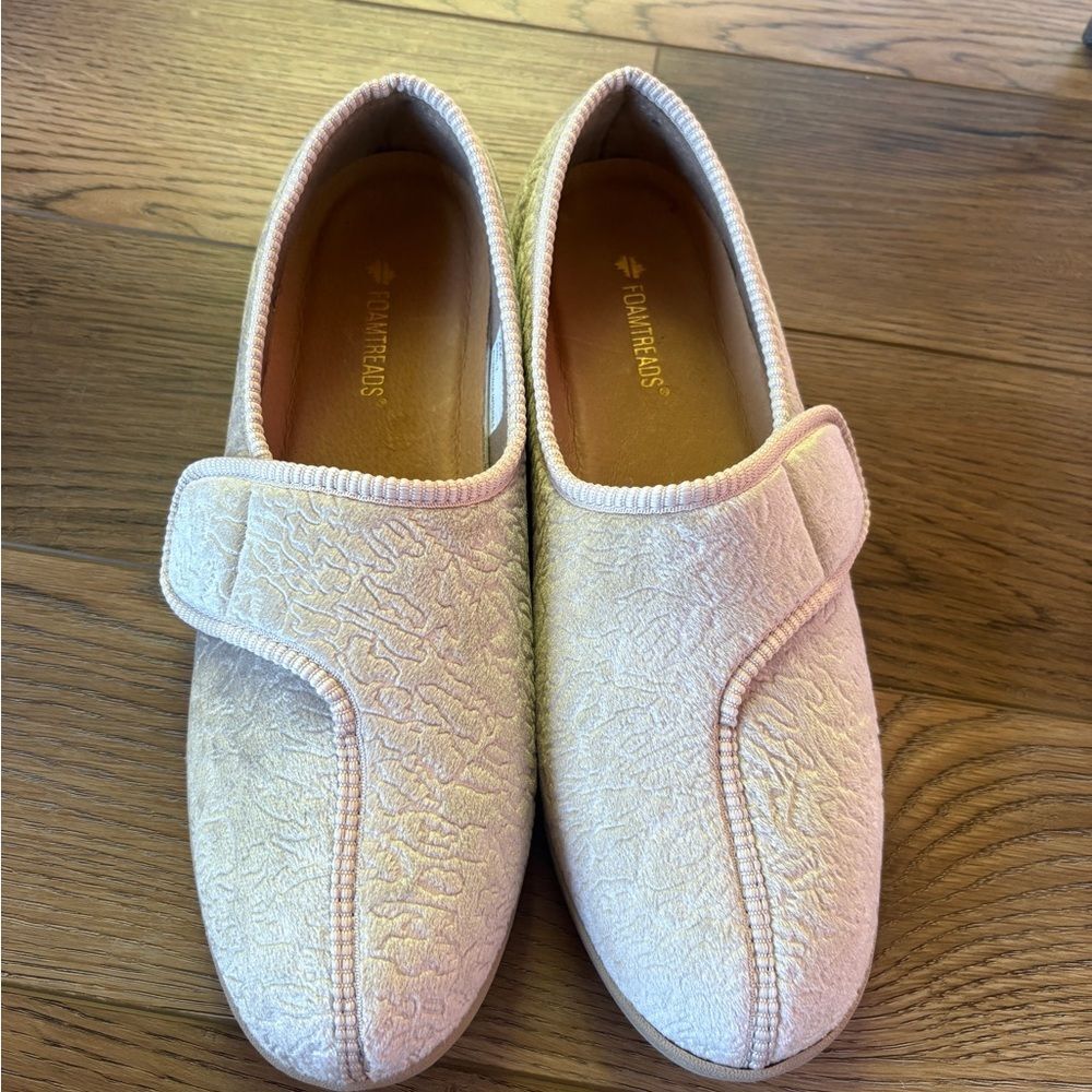 Foamtreads women’s Jewel 2 Champagne velour Velcro comfort slippers NEW size 12